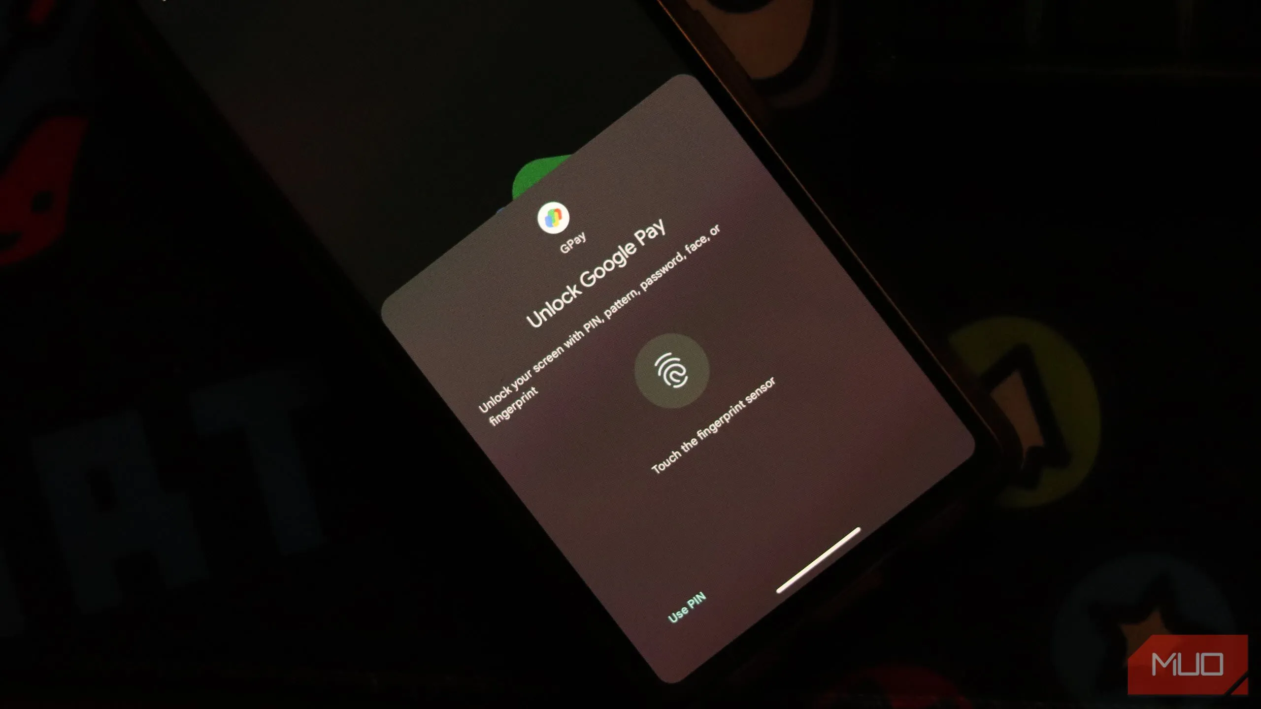 Yêu cầu quét vân tay để mở ứng dụng Google Pay, biểu tượng xác thực sinh trắc học